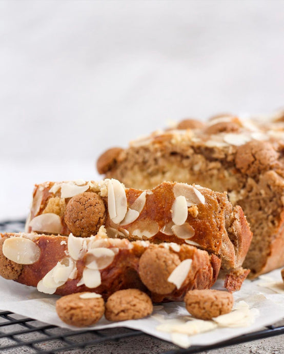 Gevulde Eiwitrijke Sinterklaascake met Amandelspijs en Pepernoten