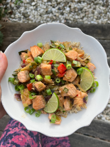 🧡BONUS RECEPT🧡 Aziatische Roerbak met Zalm voor maar €3,73 per portie!