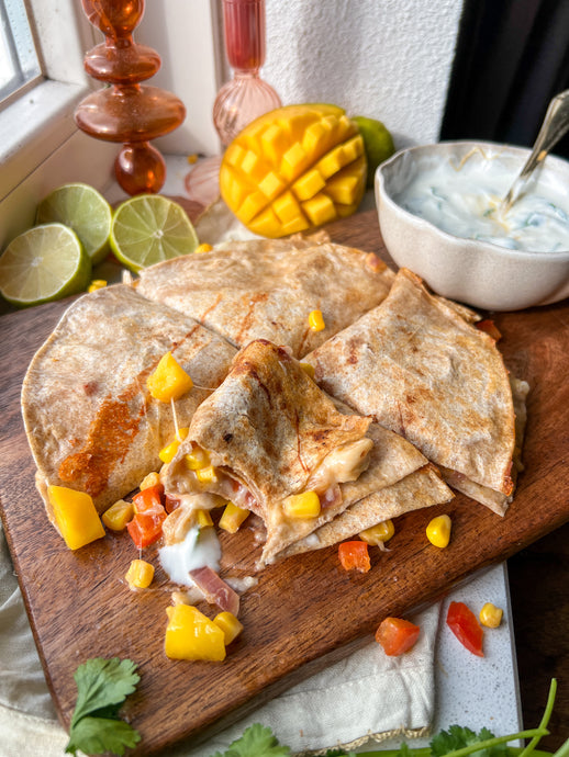 Tropische Kip Quesadillas met Yoghurt-Korianderdip